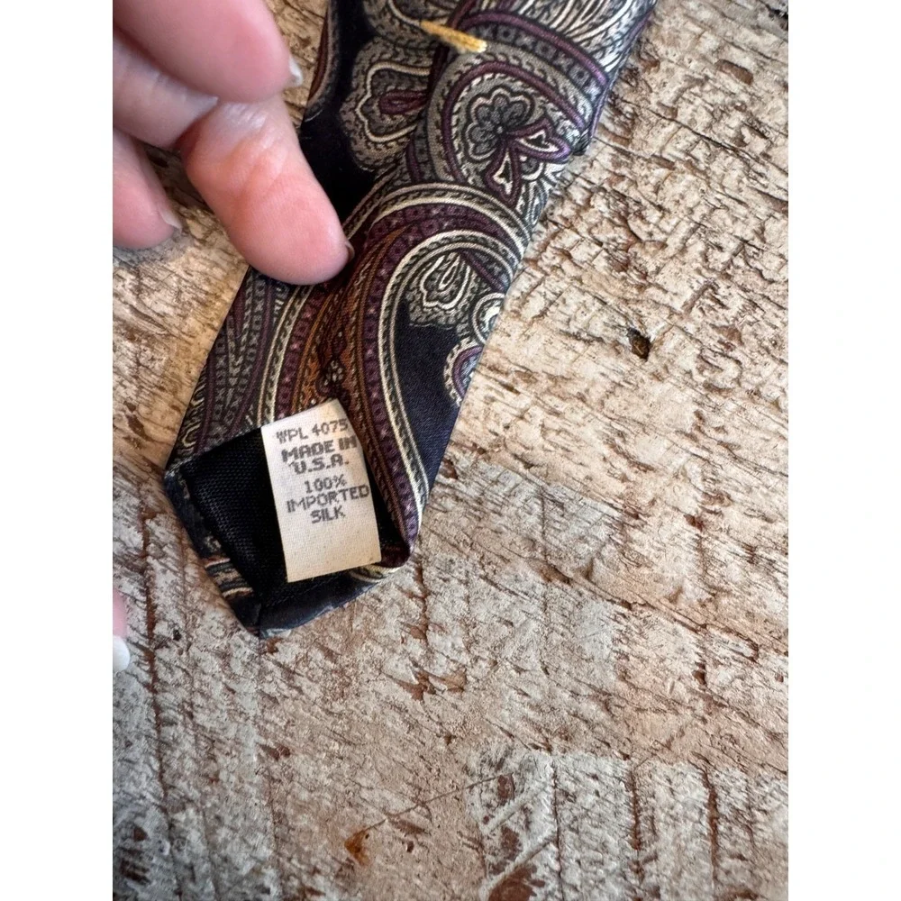 Wembley Paisley Necktie – navy blue Vintage Style‎ 100% silk